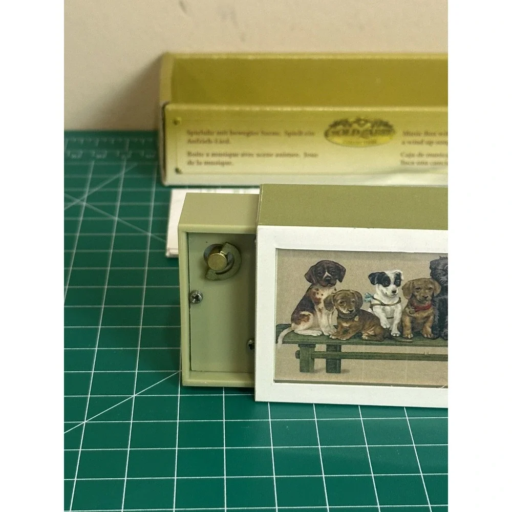 Dog Music Box‎